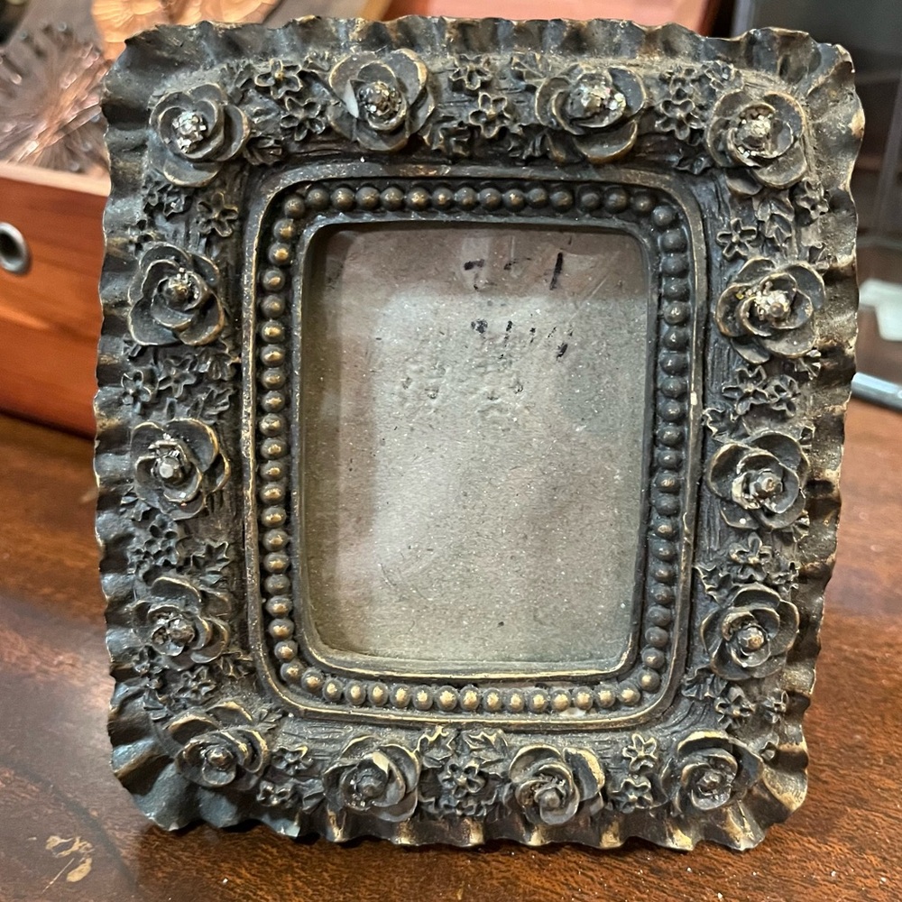 Picture Frame - Small Victorian Style - Goth - Roses - Stands Up - EUC - Picture 3 of 5